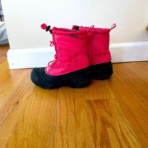 Girls size 13 northface winter boots